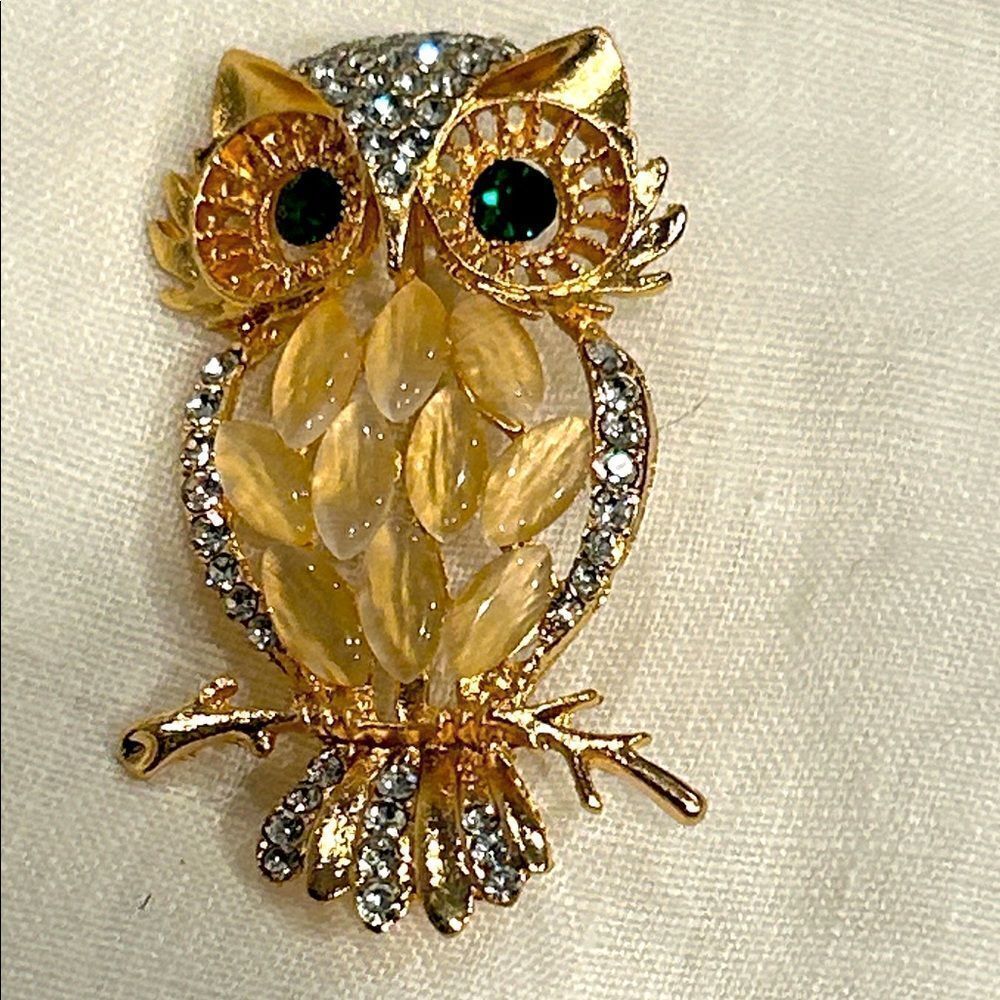 Elegant Gold and Silver Owl Brooch